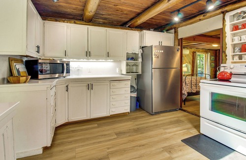 Bandon Cottage | Hike to the Coast! Log Cabin on 5 Acres in Bandon