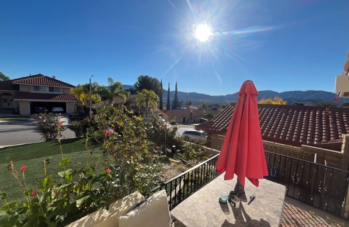 Canyon Country House | HILL SIDE GETAWAY next to Magic Mountain, and close to all theme parks