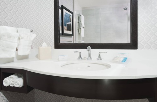 Downtown Burbank Hotel | Hilton Garden Inn Burbank Los Angeles