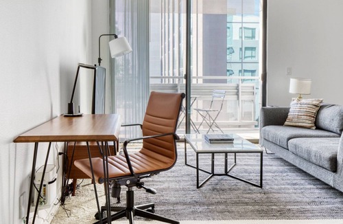 Little Tokyo Apartment | Hip Downtown 1BR w/ W/D, Pool & Gym, next to Broad Museum, by Blueground (LAX 536)