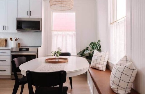 Downtown Sacramento House | Historic Cottage + Modern Luxury Walk to Capitol