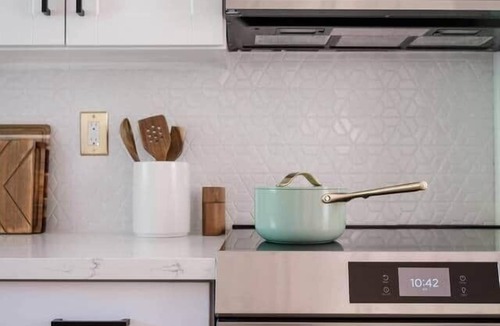 Downtown Sacramento House | Historic Cottage + Modern Luxury Walk to Capitol