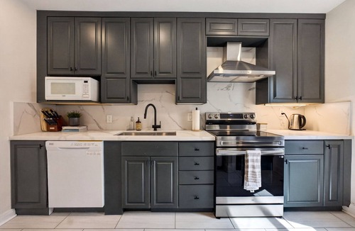 Sunnyside House | Historic Home in Kingston, Summer Getaway-Sleeps 10