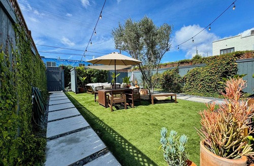 Marina Peninsula Apartment | Historic & sunny beachside 2br with modern comforts