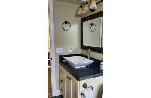 Kensington Apartment | Historic Tudor - Fully Licensed