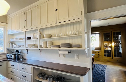 Cloverdale House | Historical Cozy Home Walking Distance to Downtown!