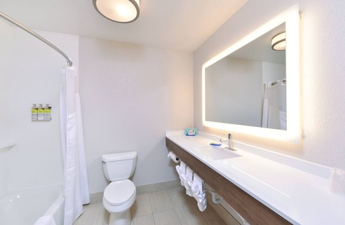 McKinleyville Hotel | Holiday Inn Express Arcata/Eureka - Airport Area by IHG