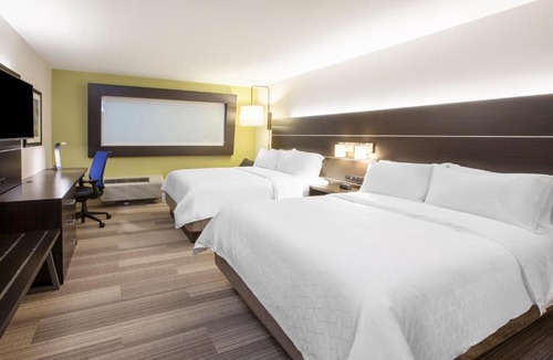 Madera Hotel | Holiday Inn Express Madera by IHG