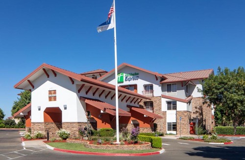 Turlock Hotel | Holiday Inn Express Turlock by IHG