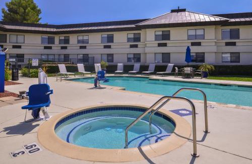 Walnut Creek Hotel | Holiday Inn Express Walnut Creek by IHG