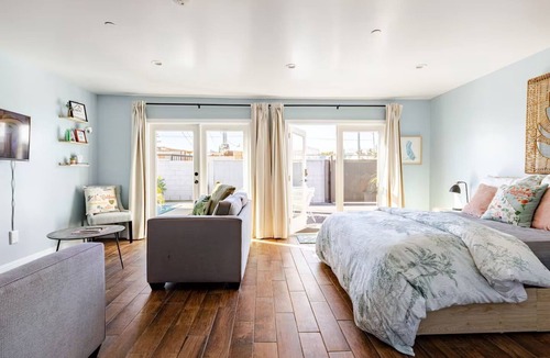 NoHo Arts District Cottage | Hollywood Hideaway: Cozy Guesthouse Near Universal Studios