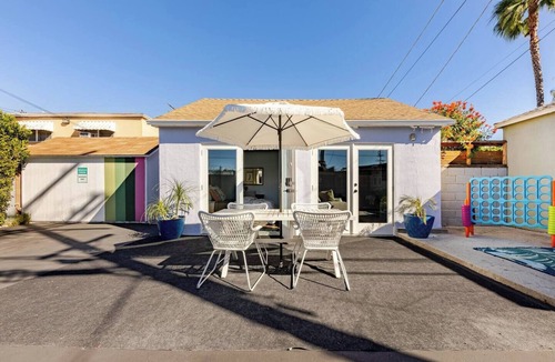 NoHo Arts District Cottage | Hollywood Hideaway: Cozy Guesthouse Near Universal Studios