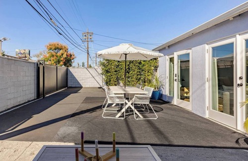 NoHo Arts District Cottage | Hollywood Hideaway: Cozy Guesthouse Near Universal Studios