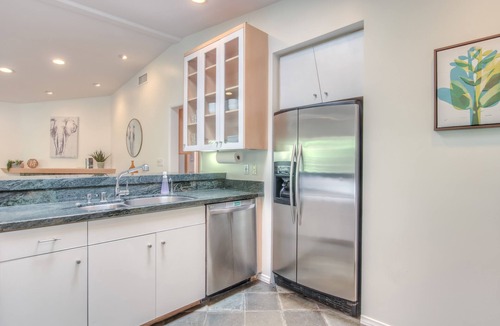 Hollywood Hills West House | Hollywood Hills Retreat ★ Big Backyard in Peaceful Setting ★ 2 Car Garage