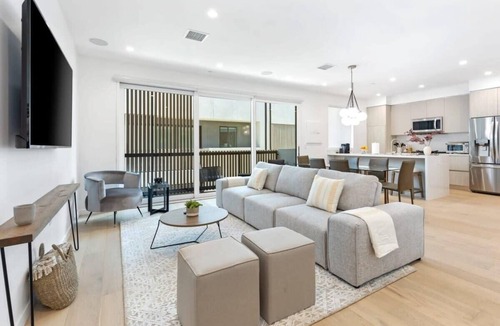 Hollywood House | Hollywoodland #2 by Stay Awhile Villas