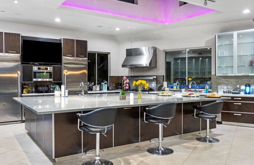 Hollywood Dell House | Hollywood’s Iconic 16,000sf Glass Mega-Mansion With 80ft pool, gym, & Epic Views