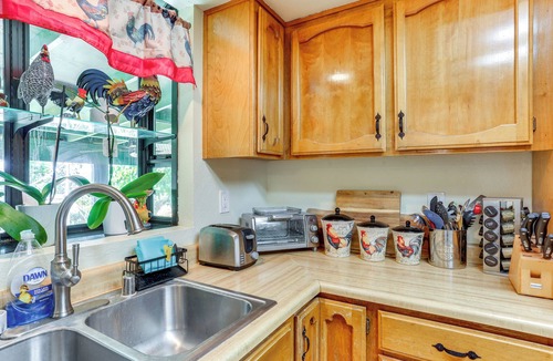 Redding House | Hot Tub, Dog-Friendly Yard! 3-Acre Redding Retreat