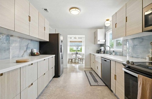 The Mesa House | Hot tub, gym, walk to restaurants, central AC