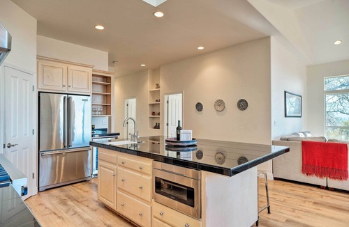 Columbia House | Hot Tub & Mtn Views: Peaceful Columbia Retreat!