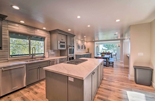 Reno House | Hot Tub, Pool Table: Luxe Reno Chalet w/ Mtn View!