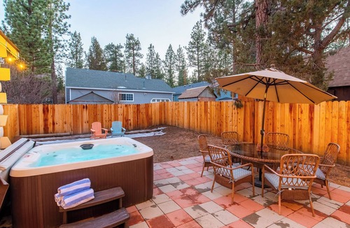 Big Bear City Cabin | Hot Tub Vintage Charm Gated Yard Poker Table