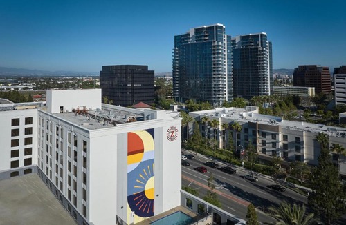 Santa Ana Hotel | Hotel Zessa Orange County Airport, a DoubleTree by Hilton