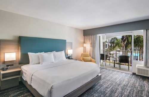 Bakersfield Hotel | Hourglass Hotel, Trademark Collection by Wyndham