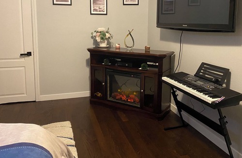 Freestone Cottage | HSR VIP Guest Suite
