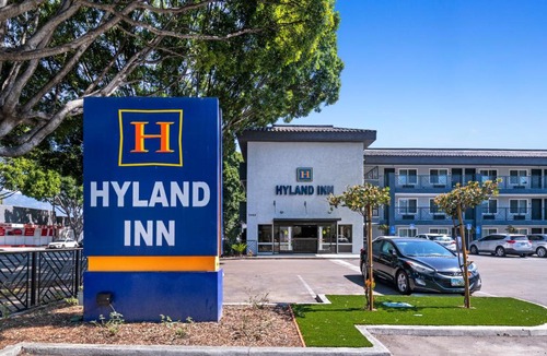 Lamanda Park Hotel | Hyland Inn near Pasadena Civic Center