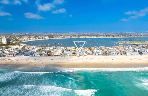 Mission Beach House | Iconic Cottage, Steps to Beach and Ocean, AC, Parking