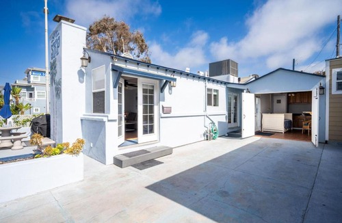 Mission Beach House | Iconic Cottage, Steps to Beach and Ocean, AC, Parking