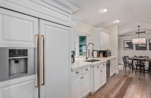 Charnwood House | Iconic Exeter Blvd, 6 Bedroom, Heated Pool