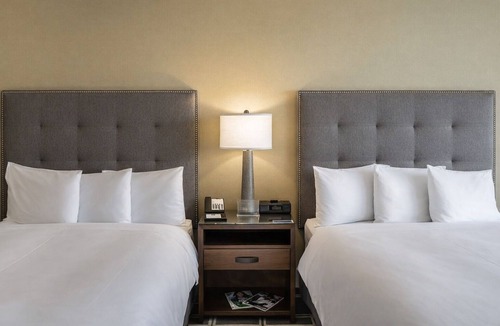 Sunnyvale West Hotel | Indulge In An Unforgettable Getaway Experience! 4 Relaxing Units, Onsite Pool