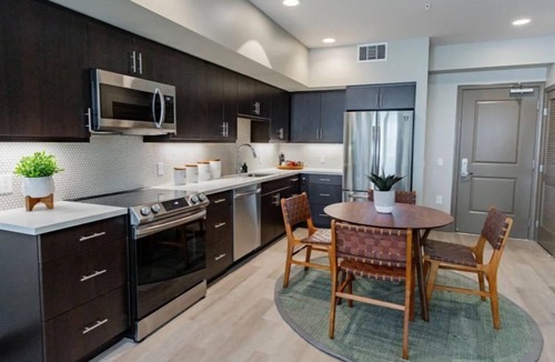 Burlingame Condo | Inviting 2BR Bayswater Retreat Near Local Attractions