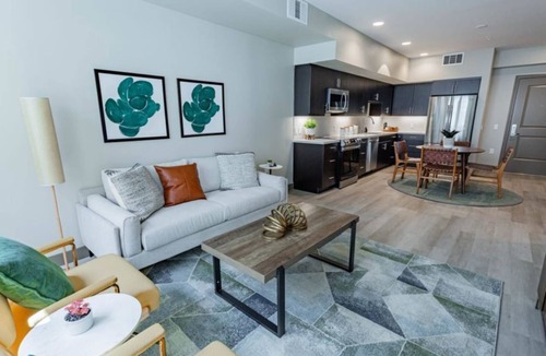 Burlingame Condo | Inviting 2BR Bayswater Retreat Near Local Attractions