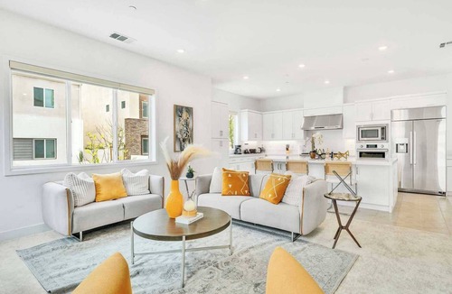Irvine House | Irvine Sunshine Retreat on Sawbuck #42603