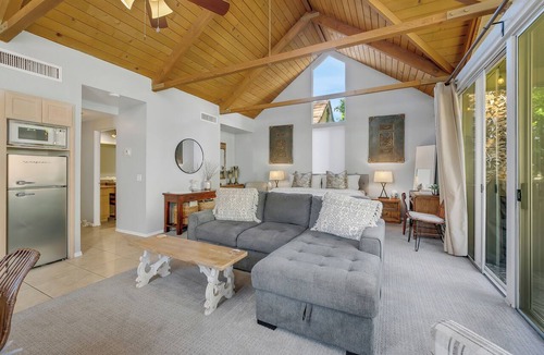 Indian Wells Condo | IW Retreat, Super Comfy Studio with Beautiful Mountain & Pool Views! Sleeps 3-4