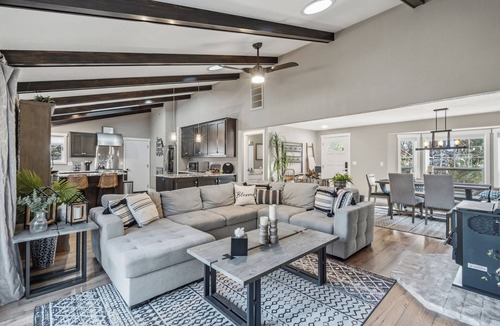 Jacksonville House | Jacksonville Creekside Inn