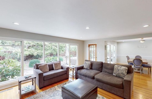 Junior College Neighborhood Association House | Jewell Dreams