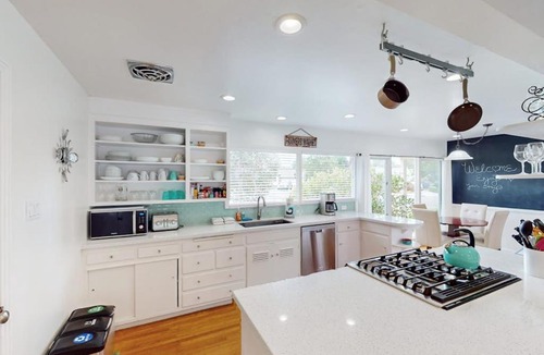 Junior College Neighborhood Association House | Jewell Dreams
