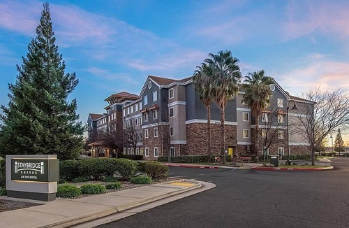 Rocklin Apartment | King Suite With Free Daily Breakfast