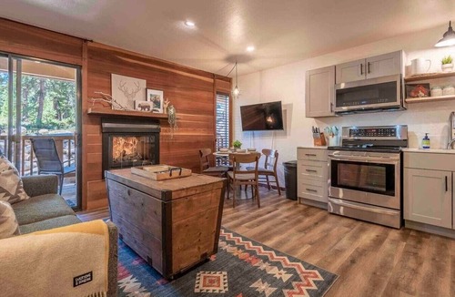Kings Beach Condo | Kings Beach Studio Pool, Hot Tub, SUP, & Sauna Kings Beach & Northstar