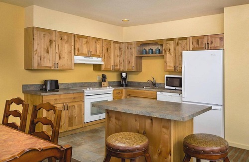 Klamath Falls Resort | Klamath Falls | Golf Retreat | Pool + Golf | 2BR