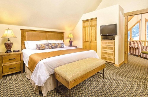 Klamath Falls Resort | Klamath Falls | Golf Retreat | Pool + Golf | 2BR