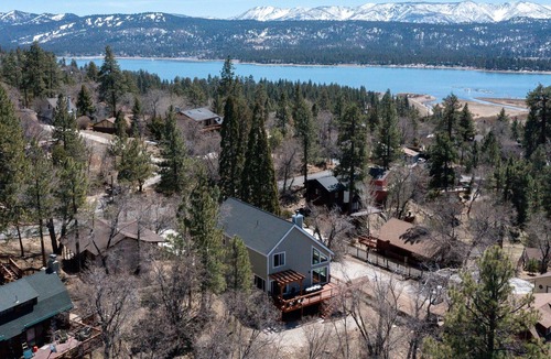 Fawnskin House | Kodiak by AvantStay | Picturesque Big Bear Home w/ Modern Amenities