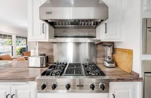 Sherman Oaks House | LA Modern Vacation Retreat New Listing