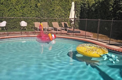 Sherman Oaks House | LA Modern Vacation Retreat New Listing