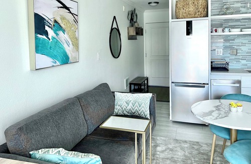 La Playa Apartment | La Playa Luxury Studio, Steps to Ocean, Designer Point Loma Haven