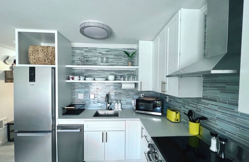 La Playa Apartment | La Playa Luxury Studio, Steps to Ocean, Designer Point Loma Haven