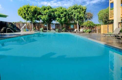 East Irvine Hotel | La Quinta Inn & Suites by Wyndham Irvine Spectrum